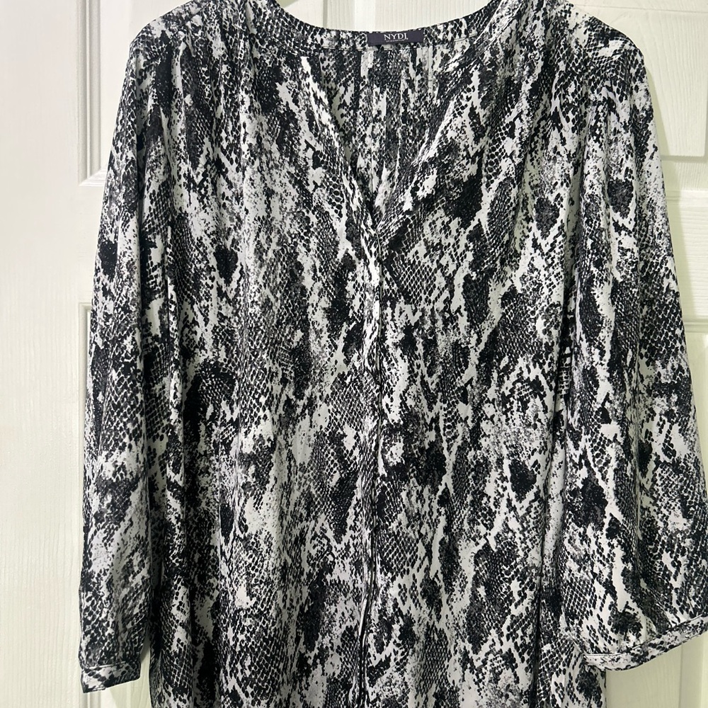 Women's Black and White Snake Print Top